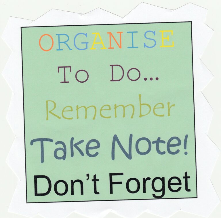 Note reading 'Don't forget' to aid self-organisation
