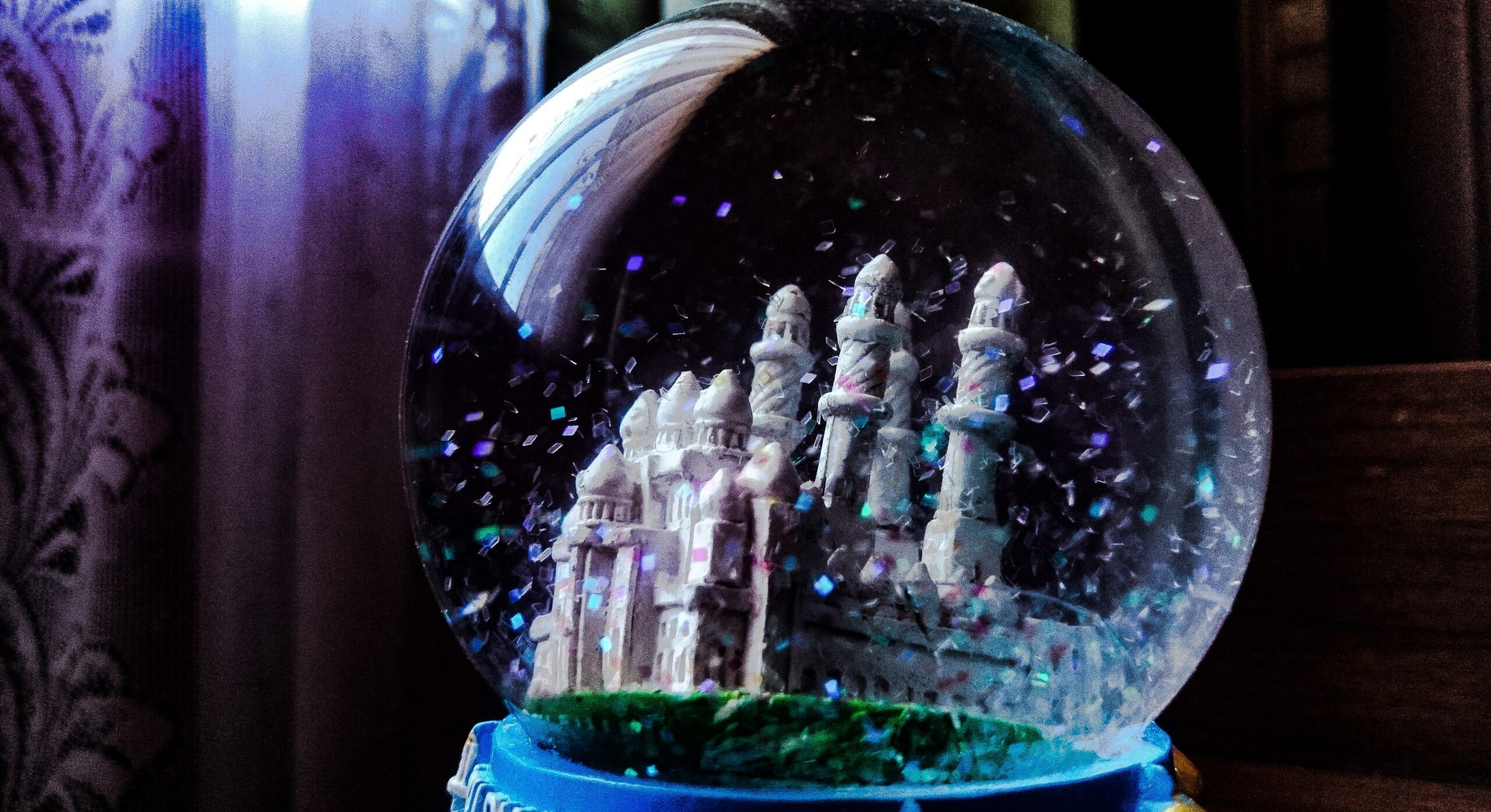 paulina sleiniute iCOT1LGZjOs unsplash scaled - How a snow globe can help children self soothe