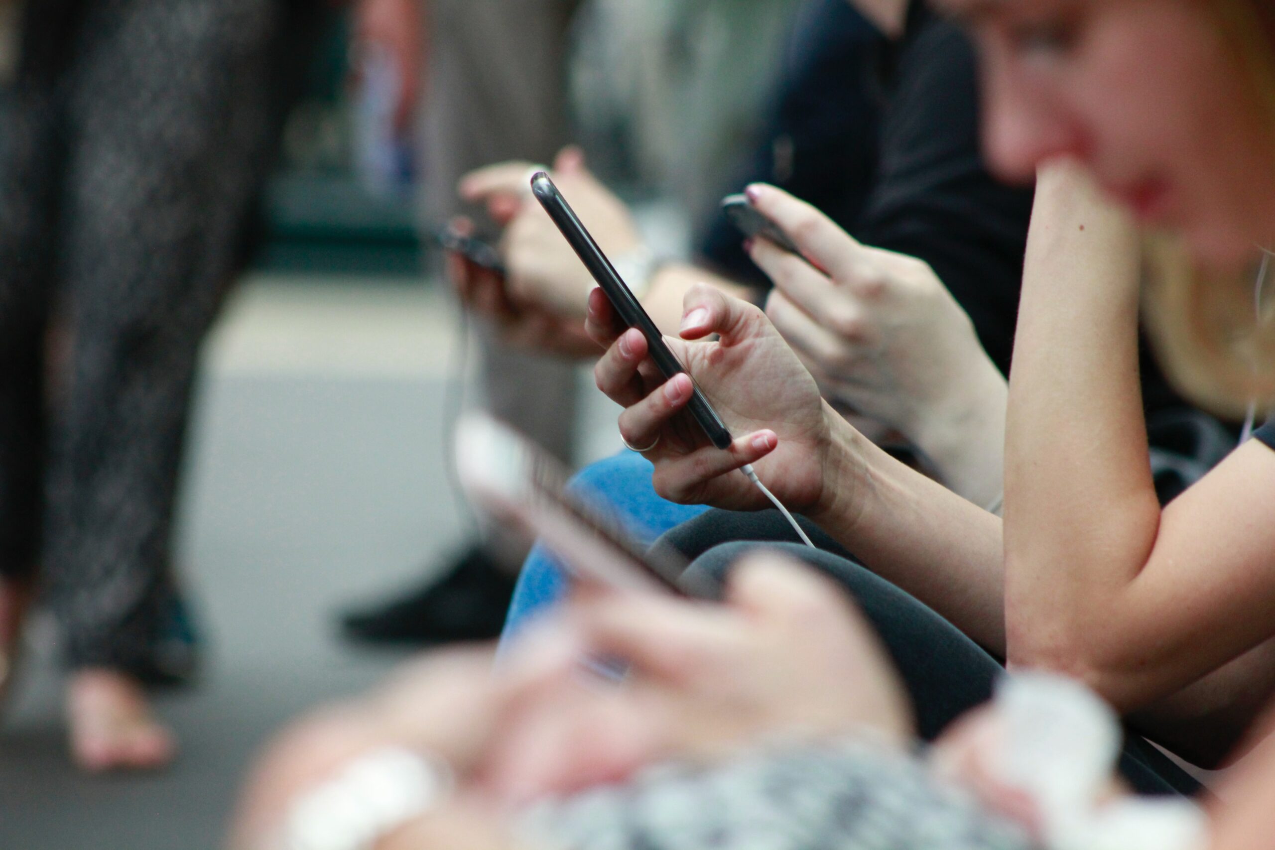 robin worrall FPt10LXK0cg unsplash scaled - Positive Parenting in the Digital Age