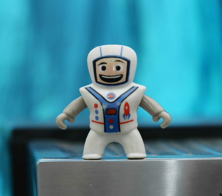 Helping children set goals by parenting expert Anita Cleare - picture of toy astronaut