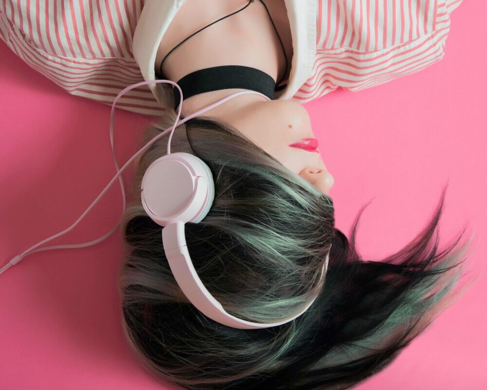 'Getting teenagers into a routine' by parenting expert Anita Cleare - photo of a teenagers lying on the floor listening to music
